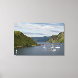 Mooie haven en zeilboten met weerspiegelingen in canvas afdruk