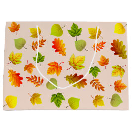 Mooie herfst-bladeren op beige groot cadeauzakje