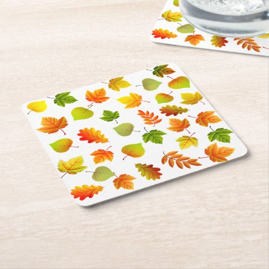 Mooie herfst lekt op wit kartonnen onderzetters (Schuin)