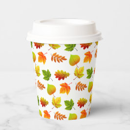 Mooie herfst lekt op wit papieren bekers