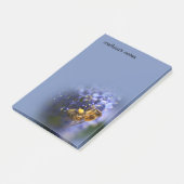 Mooie honingbije op de Californische Lila Post-it® Notes (Schuin)