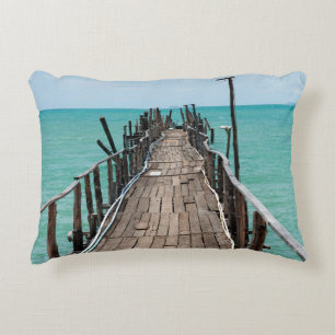 Mooie houten brug met blauw zee achtergrond bij Sa Accent Kussen