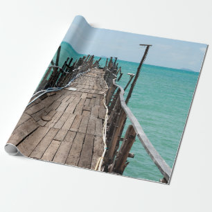 Mooie houten brug met blauw zee achtergrond bij Sa Cadeaupapier