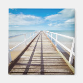 Mooie houten pier, steiger, strand, blauwe lucht b magneet (Voorkant)