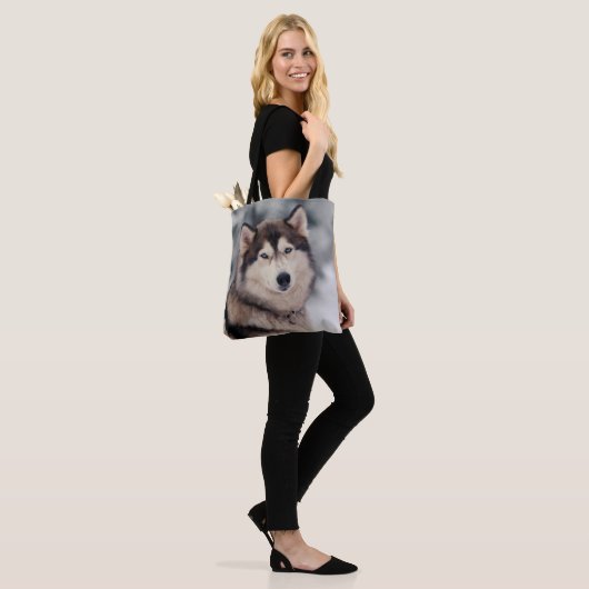 Mooie Husky in de buitenlucht Tote Bag (Op model)