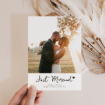 mooie huwelijksaankondiging bedankkaart<br><div class="desc">modern design met mooi zwart opschrift. De de bruid en groom afbeelding en achterkleur en tekst kunnen worden gepersonaliseerd.</div>