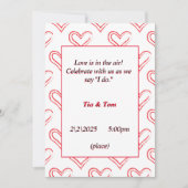 Mooie huwelijksuitnodiging met rode harten kaart (Voorkant)