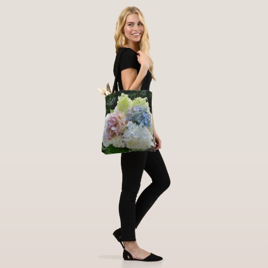 Mooie Hydrangea Boeket Monogram Initialen tas (Op model)