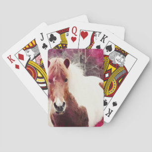 Mooie IJslandse Pony die pokerkaarten spelen
