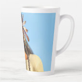 Mooie inheemse Amerikaanse vrouw inheemse outfit Latte Mok (Rechts)