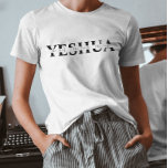 Mooie Jezus naam inspirerend citaat T-shirt<br><div class="desc">Christelijk T-shirt met DE ARAMESE NAAM VAN JEZUS: YESHUA. De verzen zijn in gemengde kalligrafie & minimalistische typografie. Dit trendy,  eigentijdse geloofsontwerp is het perfecte cadeau en mode statement. #Christelijk #religion #scripture #faith #bible #jesus</div>