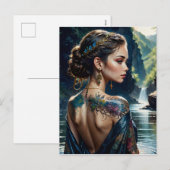 Mooie jonge vrouw met tatoeage op haar schouder. feestdagenkaart (Voorkant / Achterkant)