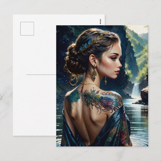 Mooie jonge vrouw met tatoeage op haar schouder. feestdagenkaart (Voorkant / Achterkant)