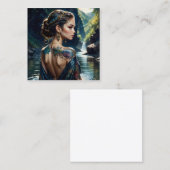 Mooie jonge vrouw met tatoeage op haar schouder. vierkante visitekaartje (Voorkant / Achterkant)