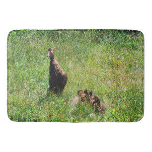 Mooie jongen van de wilde eend en moeder..... badmat