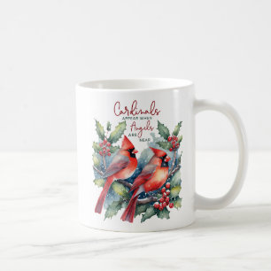 Mooie kardinalen verschijnen als engelen in de buu koffiemok