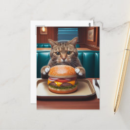 Mooie kat bij een diner met een cheeseburger briefkaart