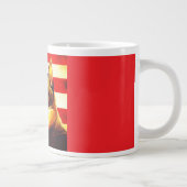 Mooie kat met Amerikaanse vlag achtergrond Grote Koffiekop (Rechts)