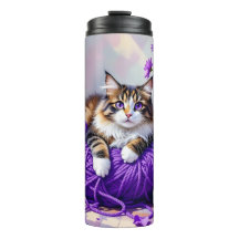 Mooie kat met paarse bloemen en garen