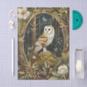 Mooie Kerkuil omlijst door het bos Tissuepapier (Craft)