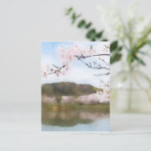 Mooie kersenbloesem en vijver briefkaart (Staand voorkant)
