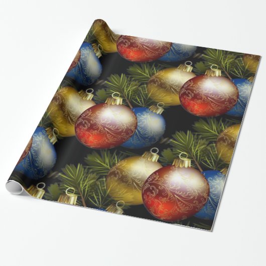 Mooie kerstballen met een fraai design cadeaupapier (Uitgerold)
