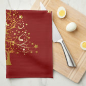 Mooie kerstboom met metallisch goud op donkerrood theedoek (Quarter Fold)
