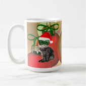 Mooie kerstkat met kerstmuts koffiemok (Links)