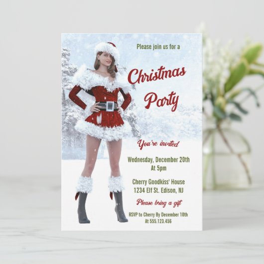 Mooie Kerstmisvrouw over Wintersneeuw Kaart (Staand voorkant)