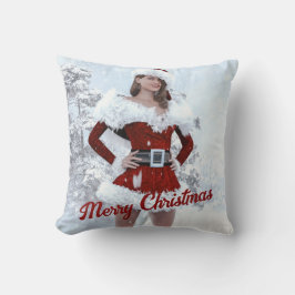 Mooie Kerstmisvrouw over Wintersneeuw Kussen