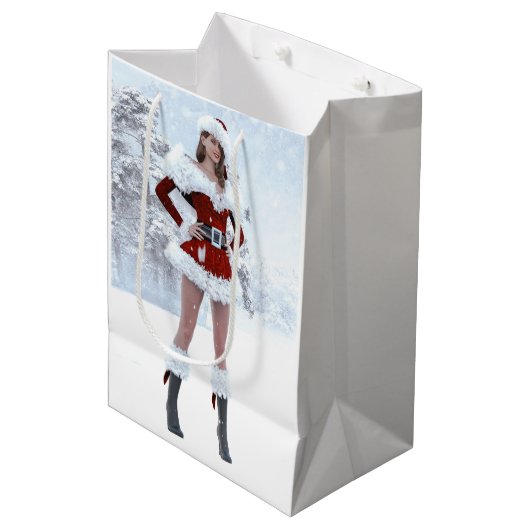 Mooie Kerstmisvrouw over Wintersneeuw Medium Cadeauzakje (Voorkant Gekanteld)