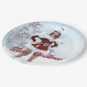 Mooie Kerstmisvrouw over Wintersneeuw Papieren Bordje (Gekanteld)