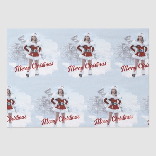 Mooie Kerstmisvrouw over Wintersneeuw Tissuepapier (Voorkant)