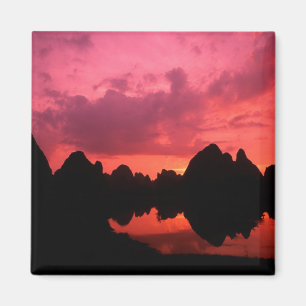 Mooie kleuren bij zonsondergang van kalksteen berg magneet