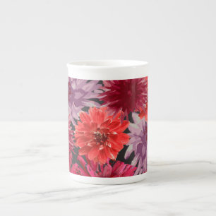 Mooie kleurrijke Dahlia's versieren deze bot chim Porselein Kop