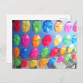 Mooie, kleurrijke paraplu's die over straat rondha briefkaart (Voorkant / Achterkant)