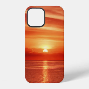 Mooie kleurrijke zonsopgang op zee met dramatische iPhone 12 hoesje