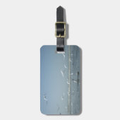 Mooie kranen vliegen over het ballet van Water Nat Bagagelabel (Voorkant verticaal)