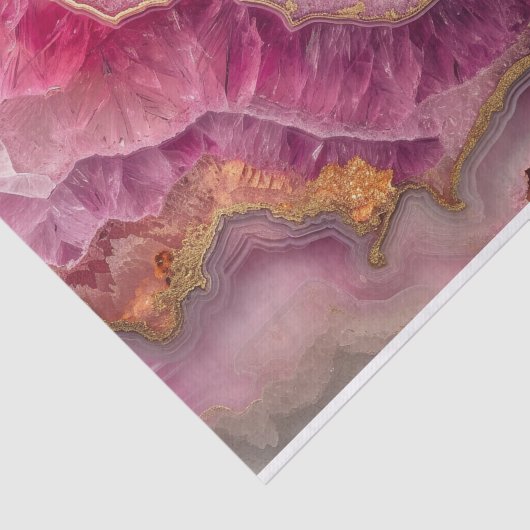 Mooie kristallen geode in roze tissuepapier (Detail)