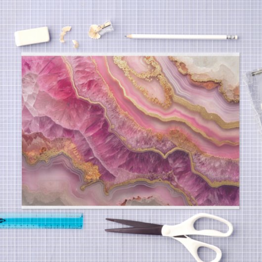 Mooie kristallen geode in roze tissuepapier (Craft)