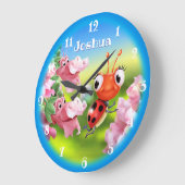 Mooie Ladybug in de bloemtuin. Grote Klok (Hoek)