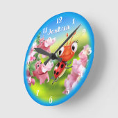 Mooie Ladybug in de bloemtuin.Middelgroot Ronde Klok (Hoek)