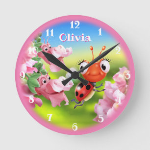 Mooie Ladybug in de bloemtuin. Ronde Klok