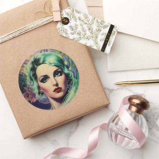 Mooie lavendel en groene Retrostijl ruimtevrouw Ronde Sticker (Geschenken)