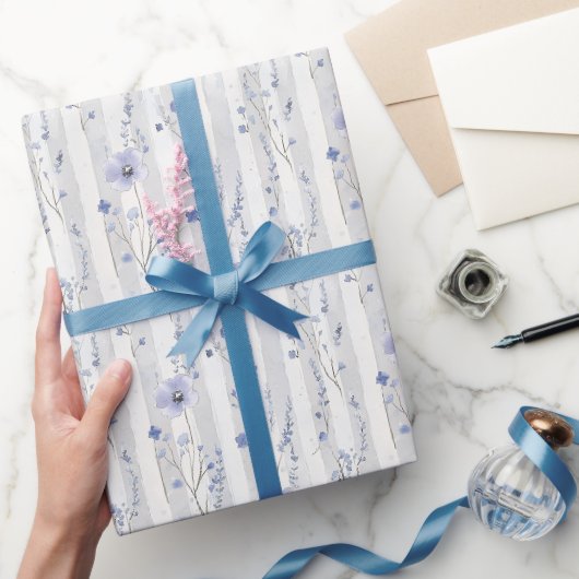 Mooie lavendel witte bloem strepen bruidsdouche cadeaupapier (Geschenken)