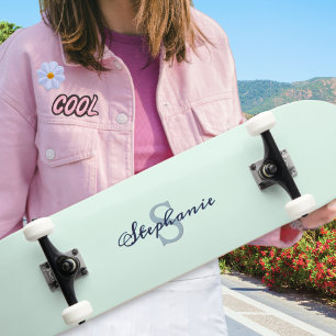 Mooie lichte groene elegante eenvoudige cute monog persoonlijk skateboard