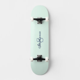 Mooie lichte groene elegante eenvoudige cute monog persoonlijk skateboard