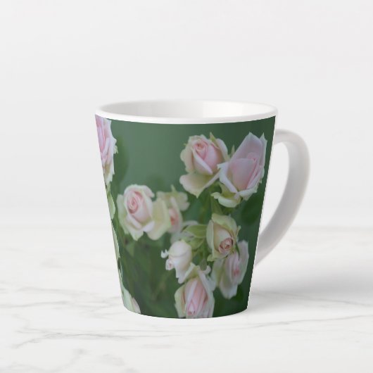Mooie lichte roze rozen latte mok (Rechterhoek)