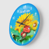 Mooie lieveheersbeestje die op zonnebloemen slaapt grote klok (Hoek)