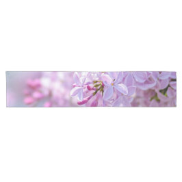 Mooie lila bloemen korte tafelloper